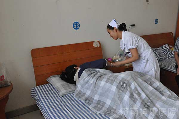 精神科护士长赵淑娜